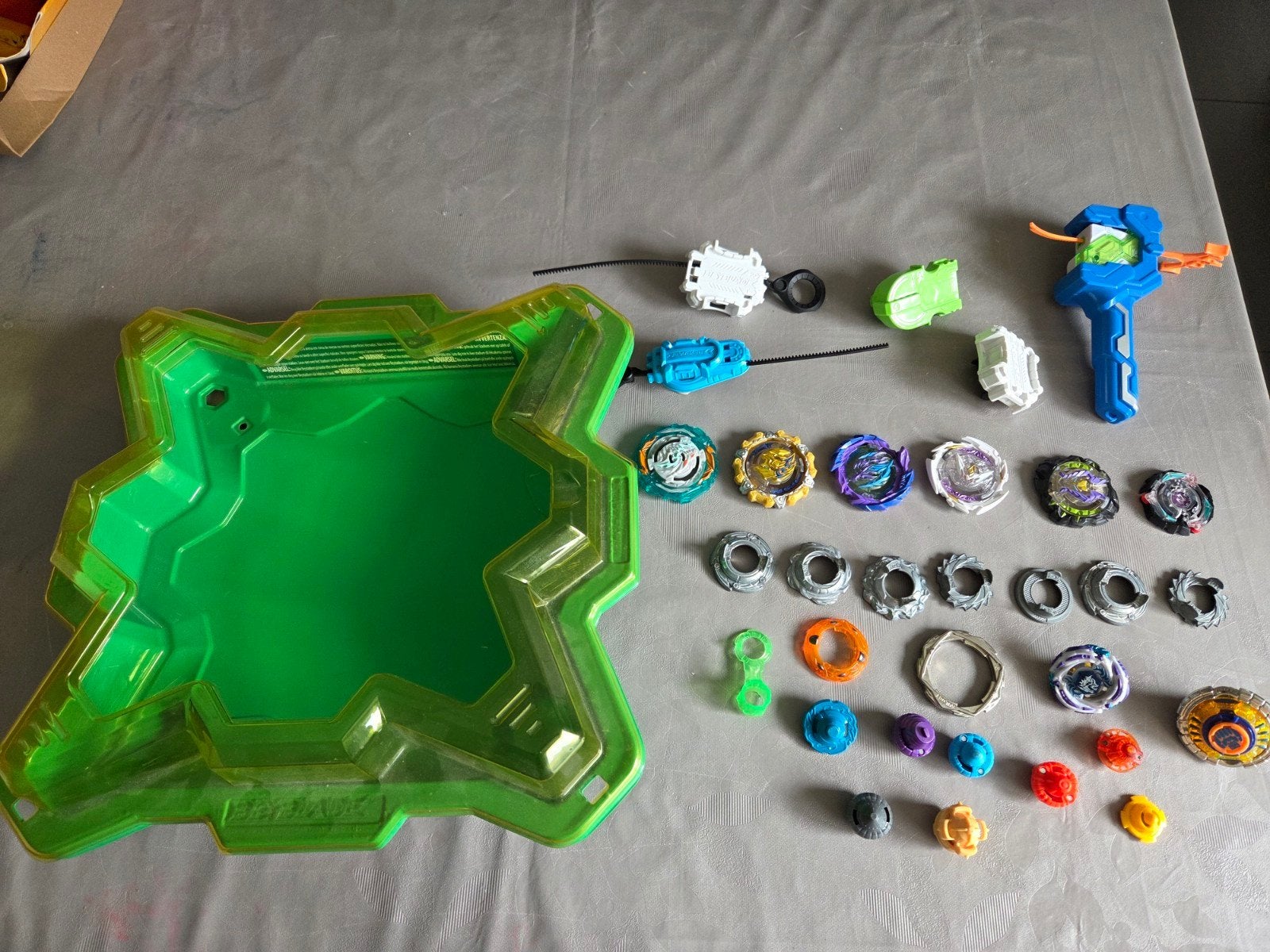 Beyblade Burst set met stadion en accessoires, Ophalen of Verzenden