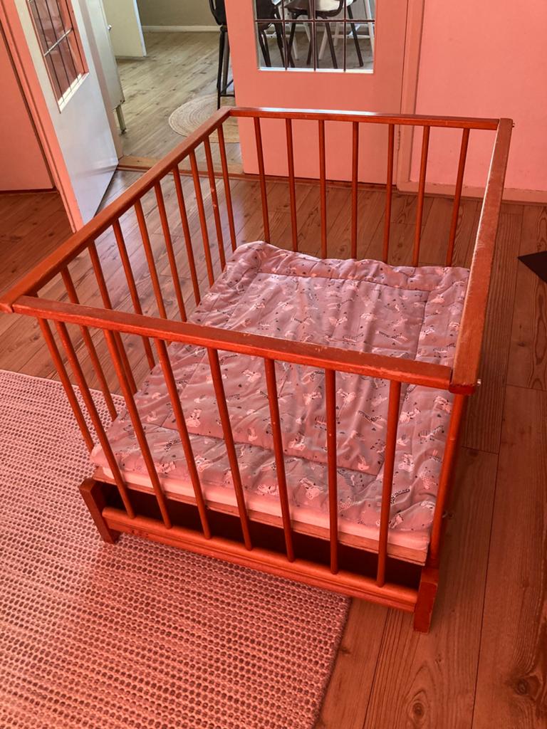 Authentieke, compacte box, Kinderen en Baby's, Boxen, Ophalen, Gebruikt, Vierkant, In hoogte verstelbaar