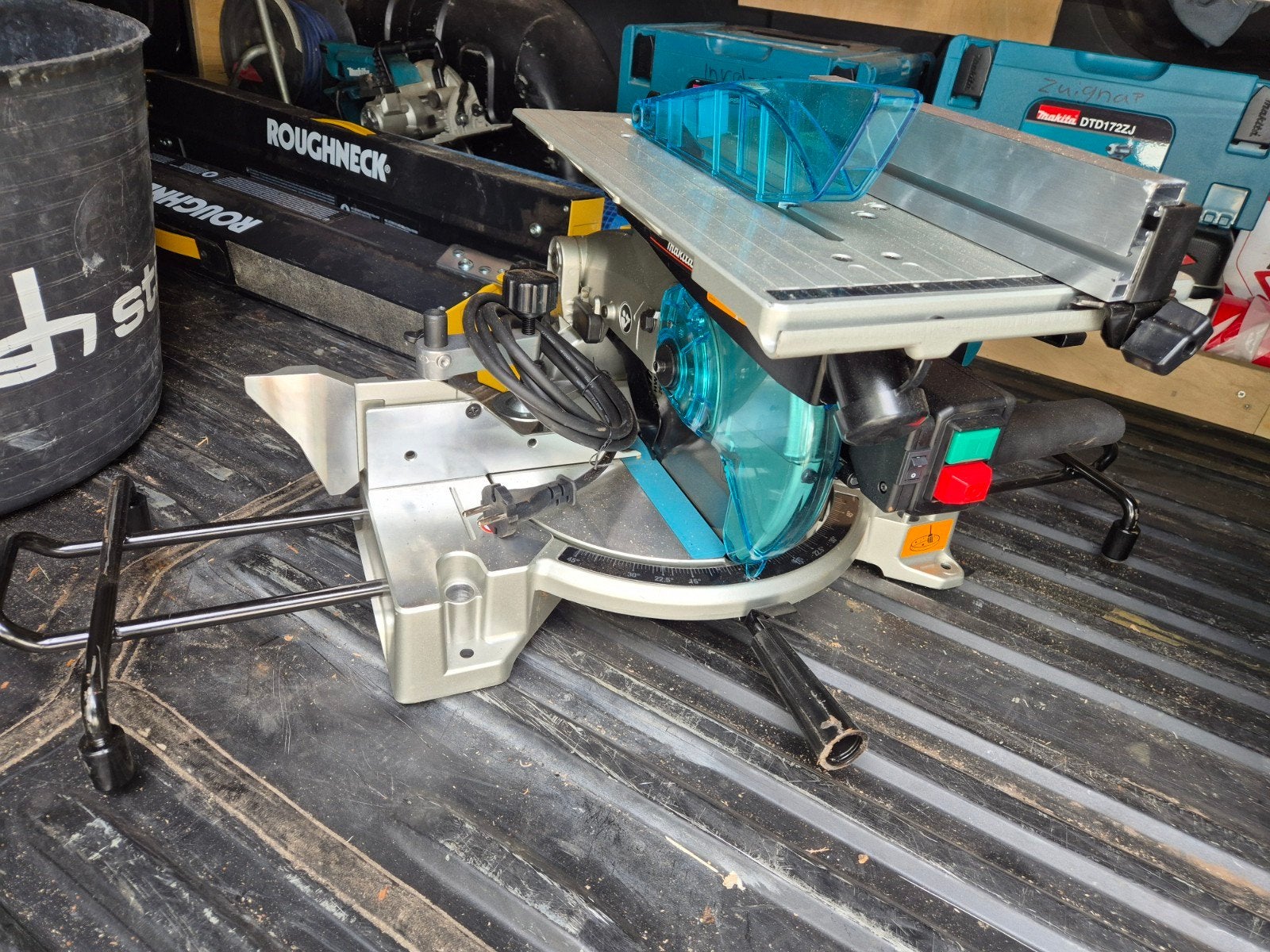 Makita LH1040F Afkort- en tafelzaag, Doe-het-zelf en Verbouw, Ophalen, Gebruikt, 70 mm of meer, Makita