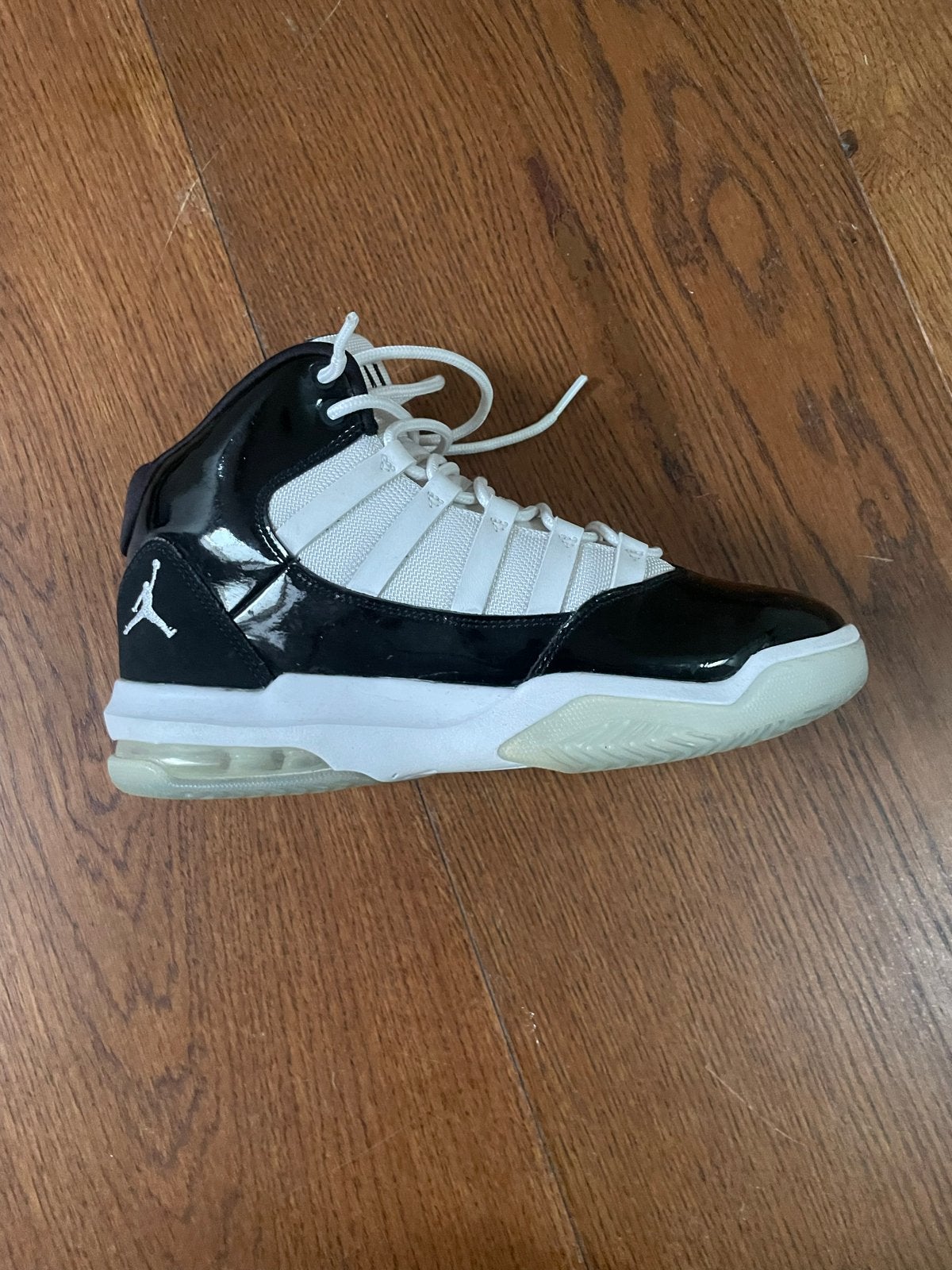 Jordan Max Aura GS, Kleding | Heren, Ophalen of Verzenden, Zo goed als nieuw, Zwart, Sneakers of Gympen