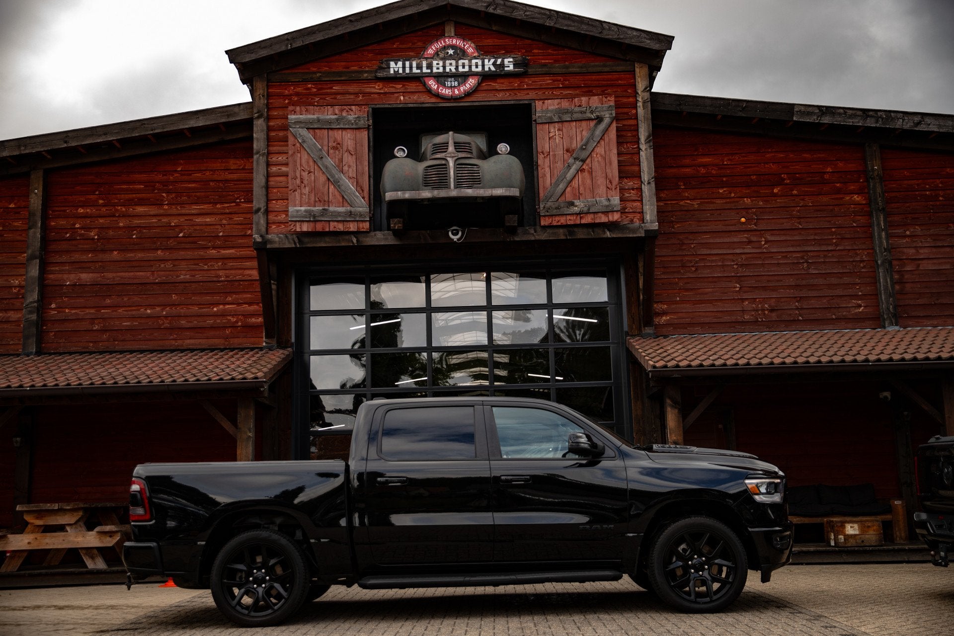 Dodge Ram 1500 5.7 V8 4x4 Crew Cab Laramie 1e eigenaar, Auto's, Automaat, Gebruikt, 5654 cc, 402 pk