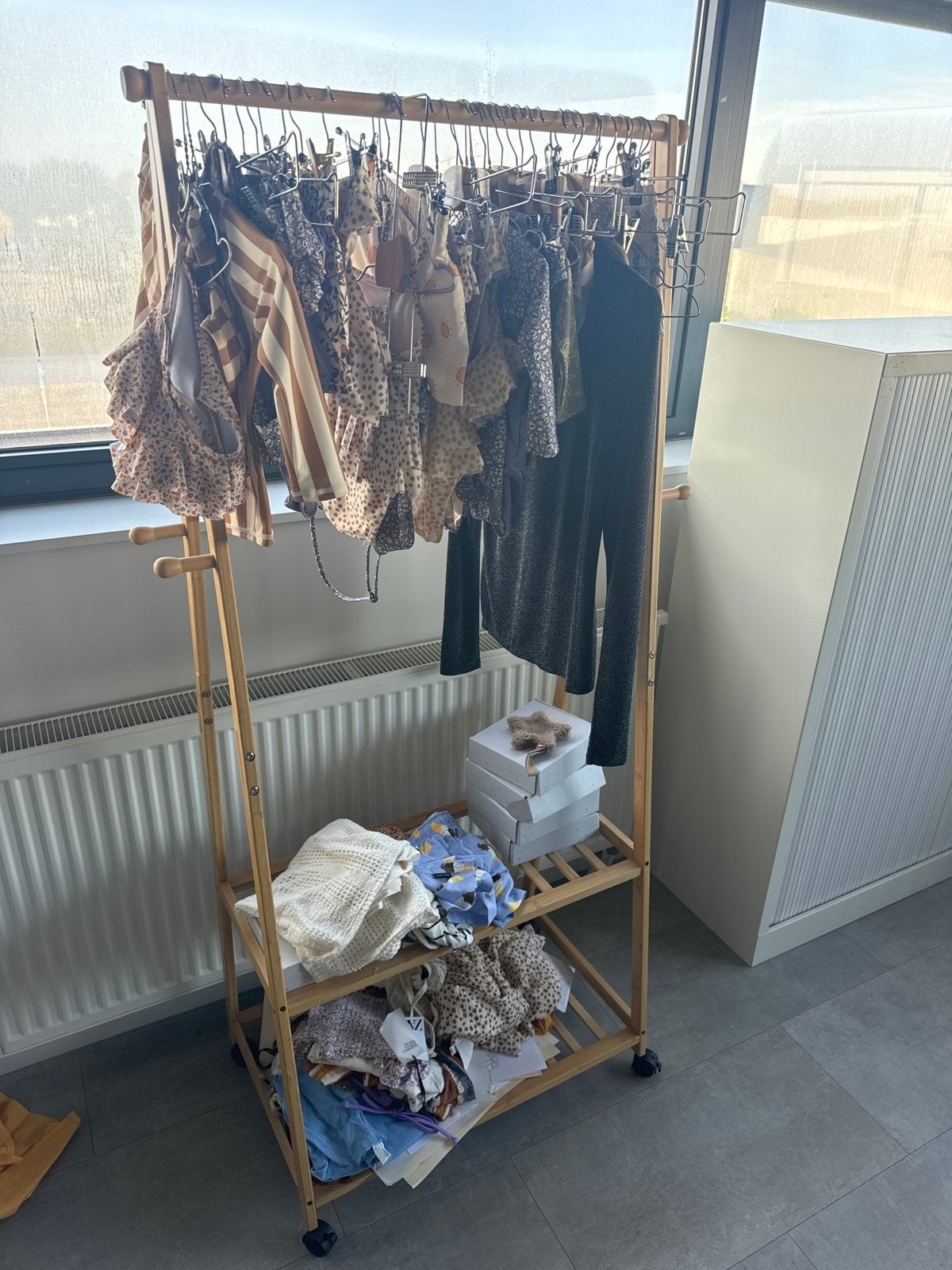 Bamboe kledingrek op wieltjes - 175x76x42 cm, Ophalen, Zo goed als nieuw