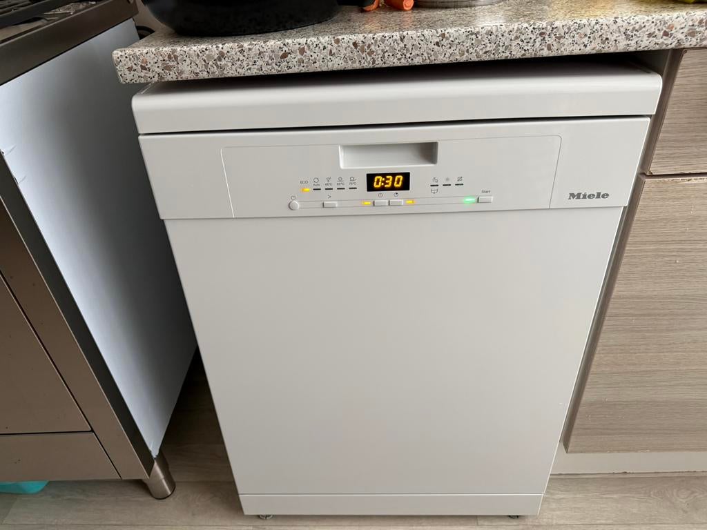 Miele vaatwasser, Ophalen, Zo goed als nieuw, Minder dan 85 cm