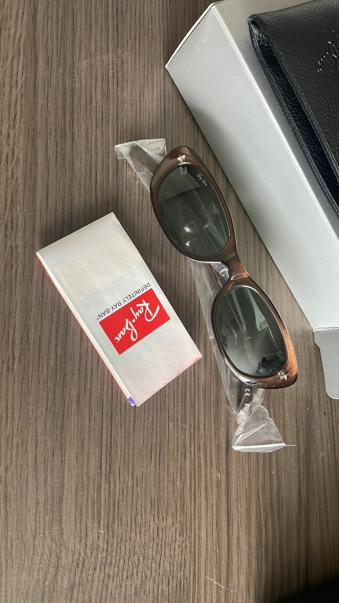 Ray Ban Zonnebril - Damesmodel - nooit gebruikt, Zonnebril, Bruin, Ophalen of Verzenden, Zo goed als nieuw