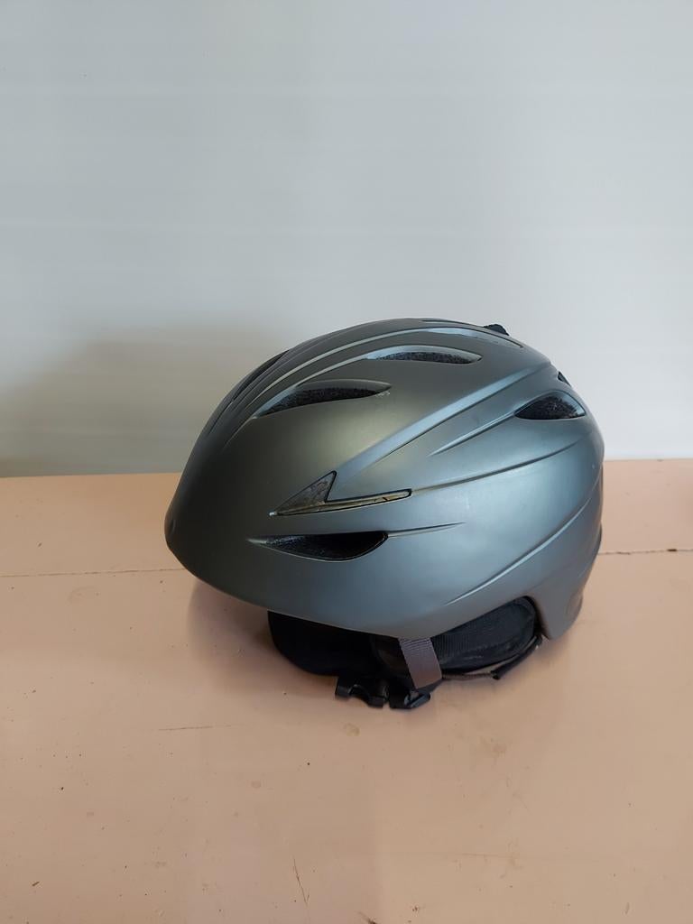 Gebruikte skihelm - mist een sticker, Sport en Fitness, Skiën en Langlaufen, Ophalen of Verzenden, Gebruikt, Skiën, Overige typen