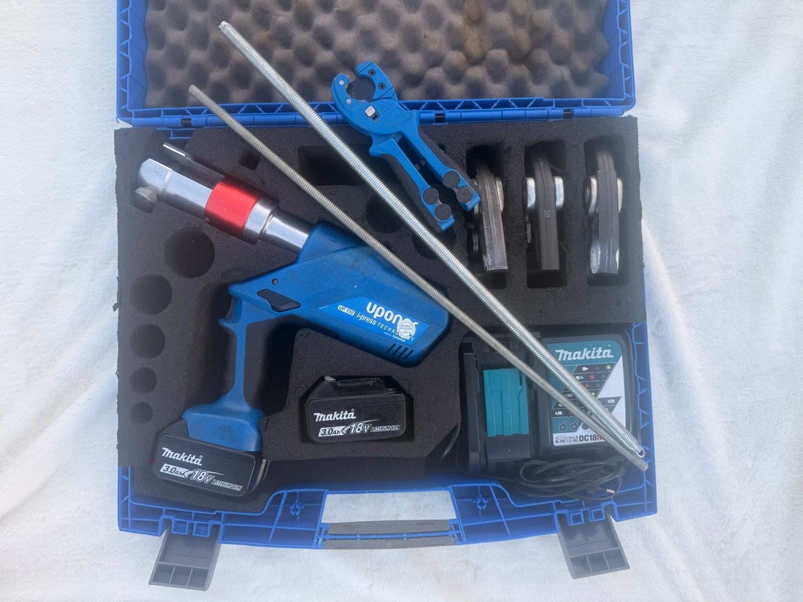 Uponor UP110 Perstang met 2 accu's en uitgebreide bekken set, Ophalen of Verzenden, Zo goed als nieuw, Overige typen, Overige merken