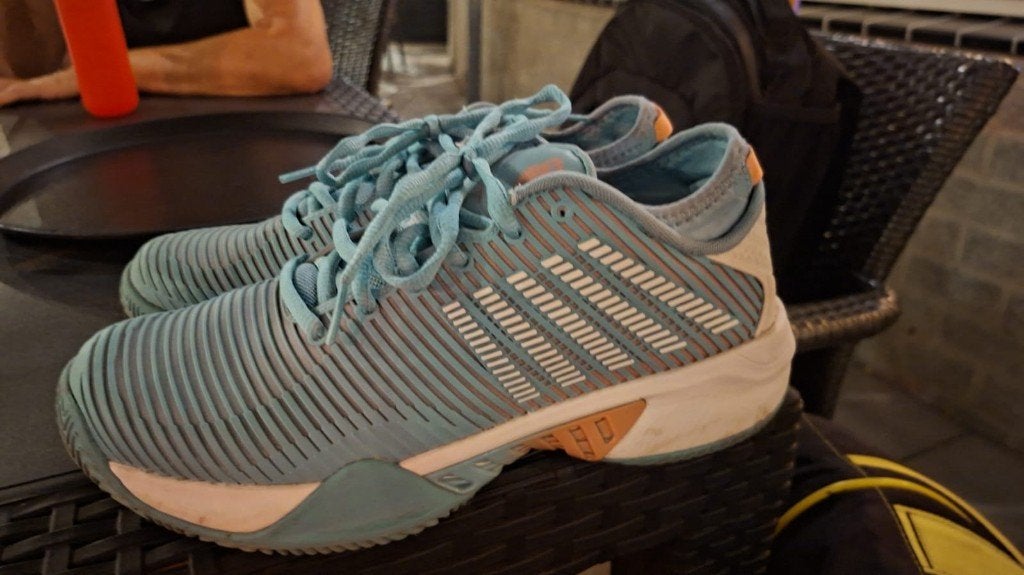 Sport- tennisschoen K-Swiss mt 41,5, Ophalen of Verzenden, Nieuw, Maat 42/44 (L), Blauw