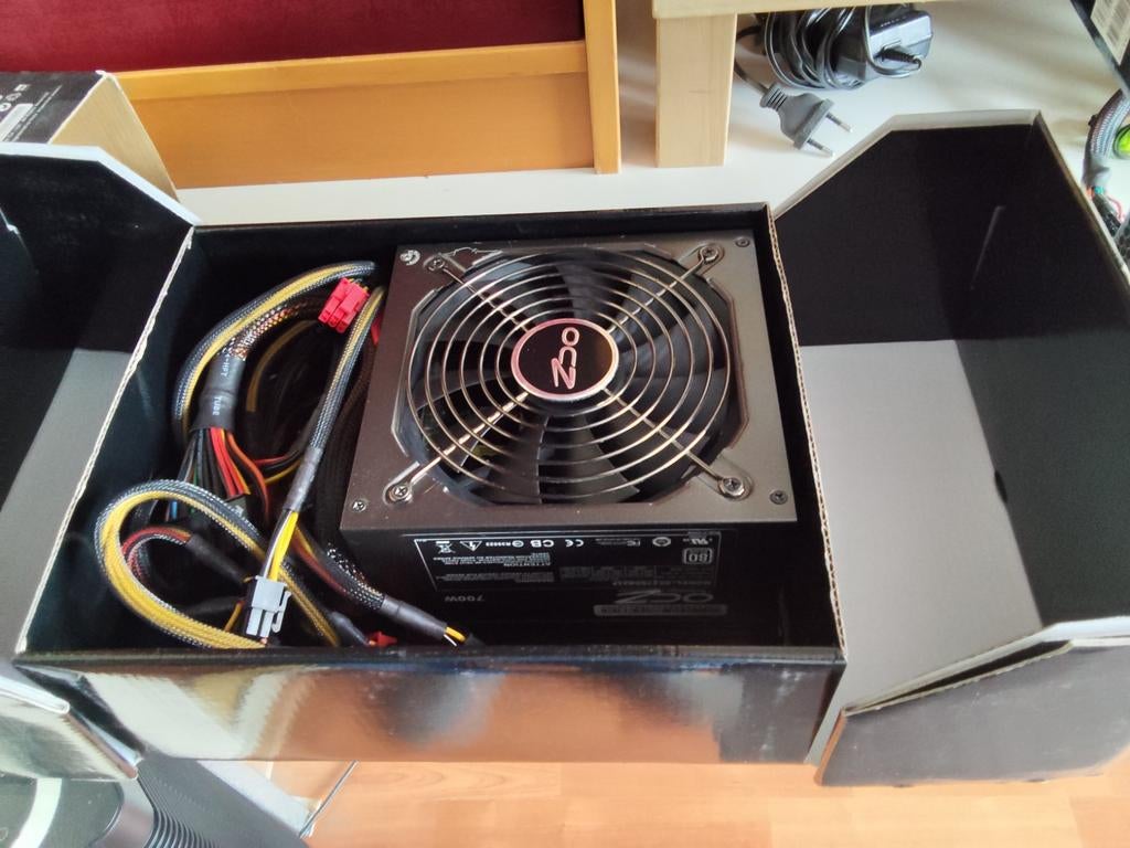 Cooler Master Desktop voeding 700 watt., Ophalen of Verzenden