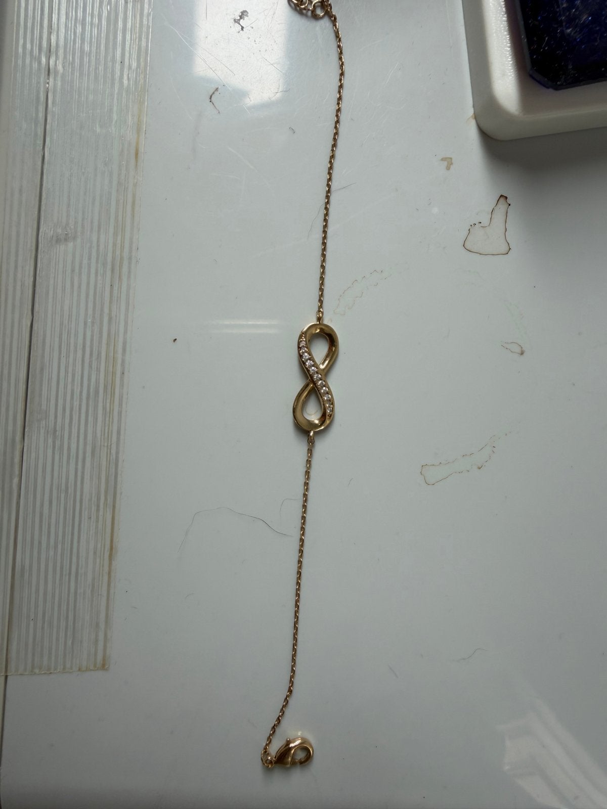 Goudkleurig Infinity Armbandje - Nieuw en Ongebruikt, Overige materialen, Nieuw, Ophalen of Verzenden, Goud
