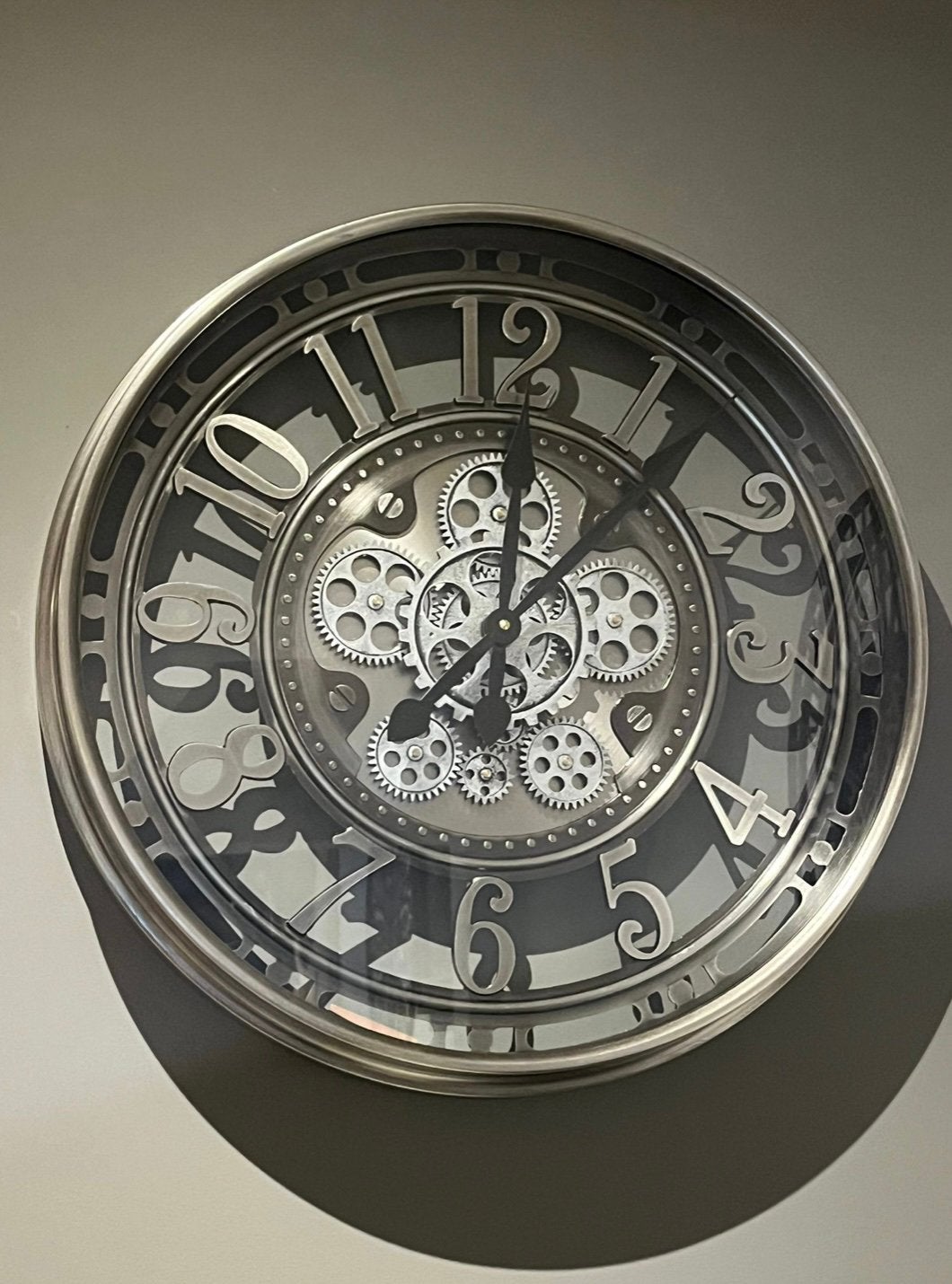 Grote wandklok met zichtbaar uurwerk - 50 cm, Huis en Inrichting, Woonaccessoires | Klokken, Ophalen, Wandklok, Zichtbaar uurwerk