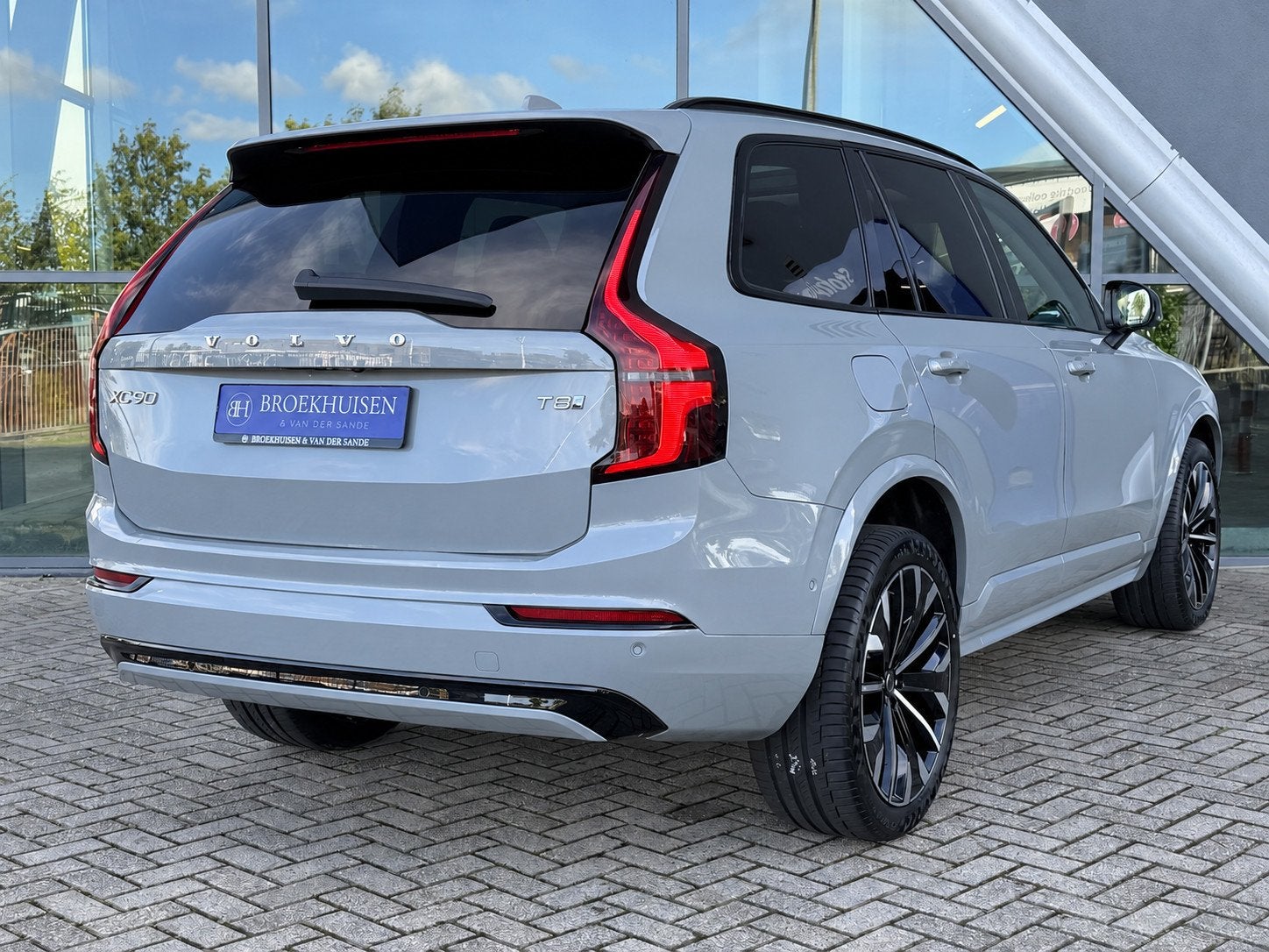 Volvo XC90 2.0 T8 Plug-in hybrid AWD Plus Dark 455pk Panoram, Auto's, Dealer onderhouden, Gebruikt, Zwart, 4 cilinders