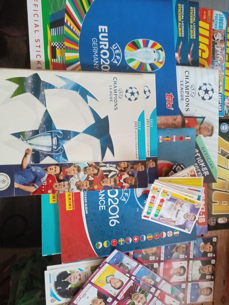 Partij voetbalplaatjes en boeken, Ophalen of Verzenden, Overige binnenlandse clubs, Poster, Plaatje of Sticker
