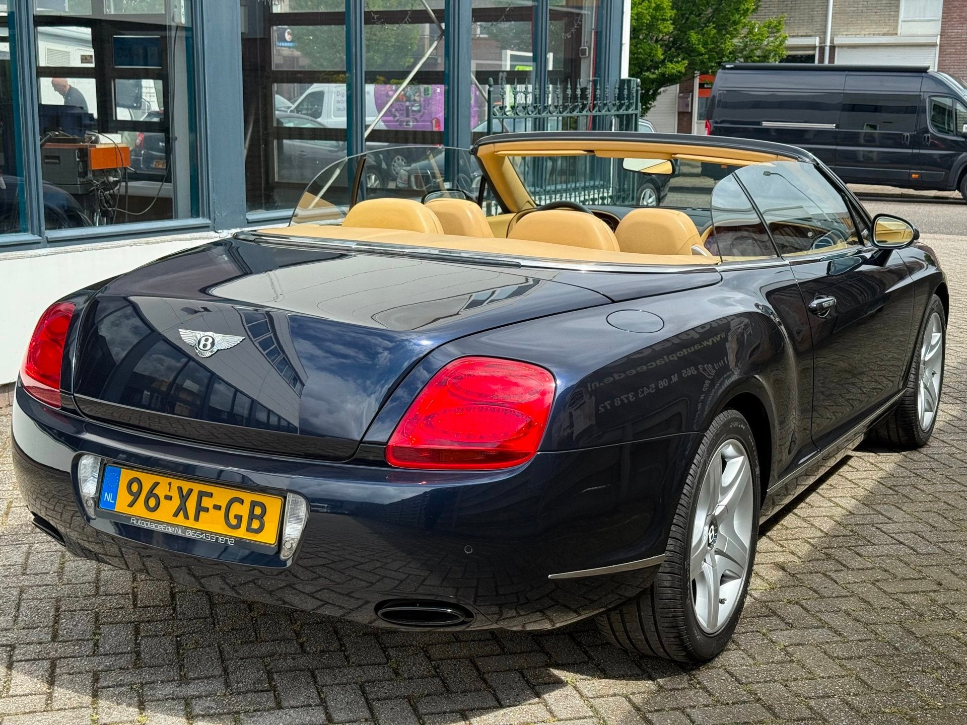 Bentley Continental GTC 6.0 W12 ORINEEL QATAR UITVOERING, Auto's, Bentley, Automaat, Gebruikt, Continental GTC, 6 km/l