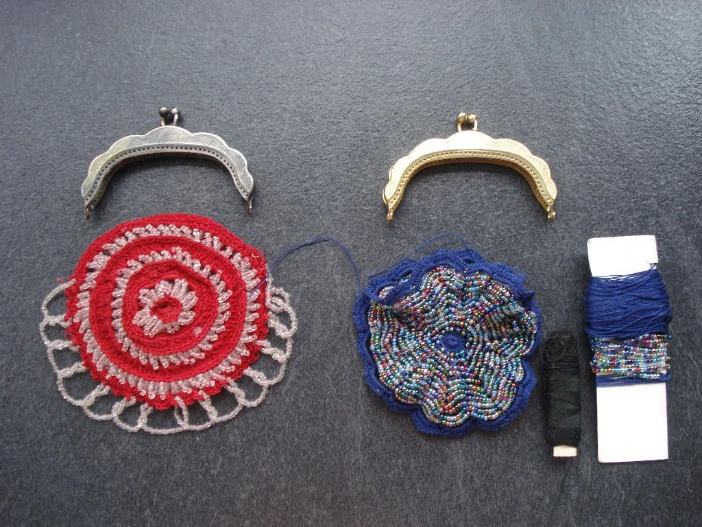 2 x kralen  beugeltasje  beursje onderdelen, Antiek en Kunst, Ophalen
