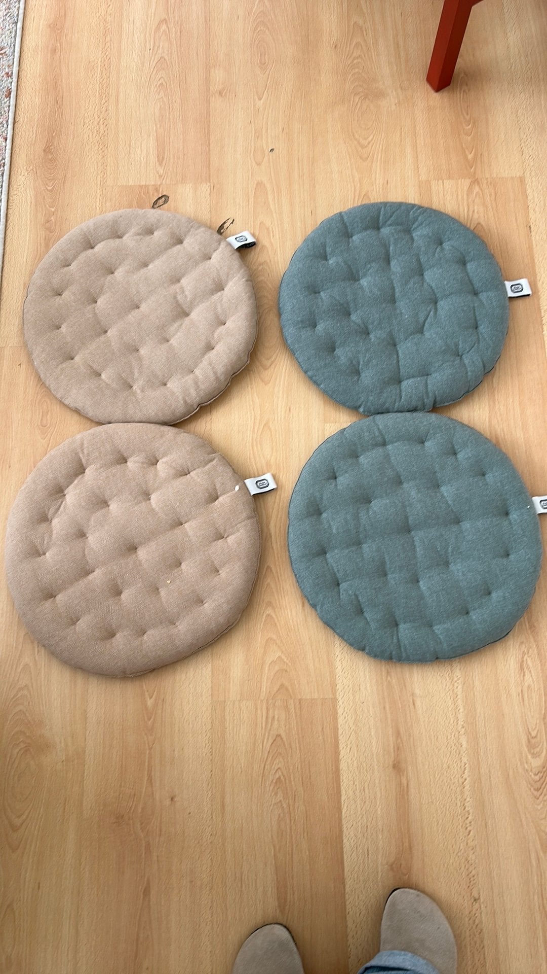 4 stoelenkussens, Ophalen, Zo goed als nieuw, Beige, Rond