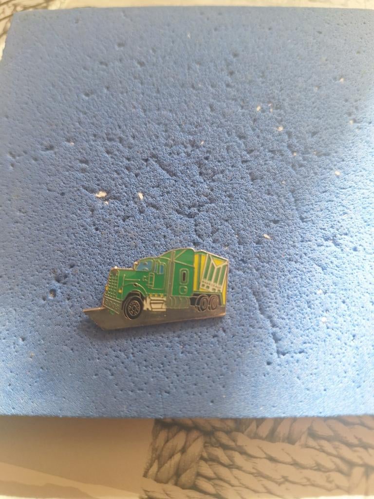 Groene vrachtwagen pin, Verzamelen, Ophalen of Verzenden