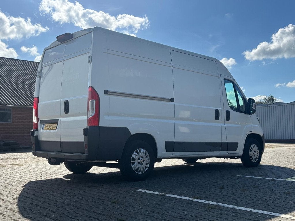 Foto 5 van Peugeot Boxer GB 330 L2h2 130PK 2017 luchtgeveerde stoel