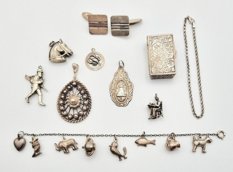 1083. Zilveren sieraden – hangers, bedels, manchetknopen, Ophalen of Verzenden, Zilver, Overige typen