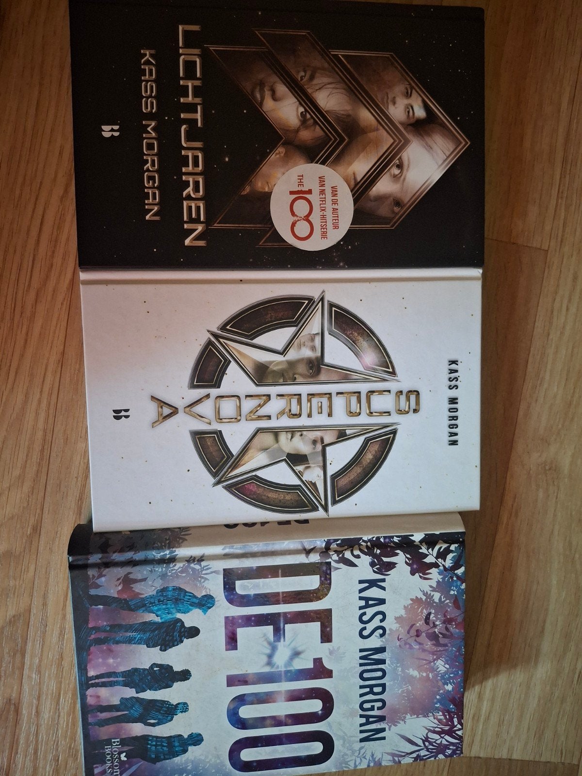 Kass Morgan Boeken: Lichtjaren, Supernova, De 100, Boeken, Ophalen of Verzenden, Zo goed als nieuw