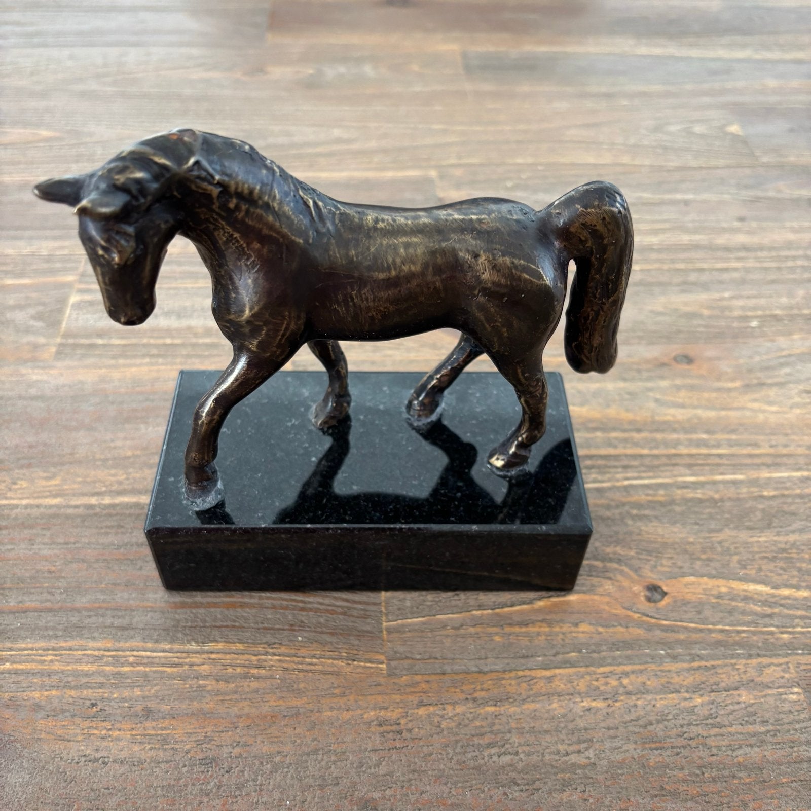 Bronzen paard op marmeren sokkel - Vintage decoratie, Antiek en Kunst, Ophalen of Verzenden, Brons