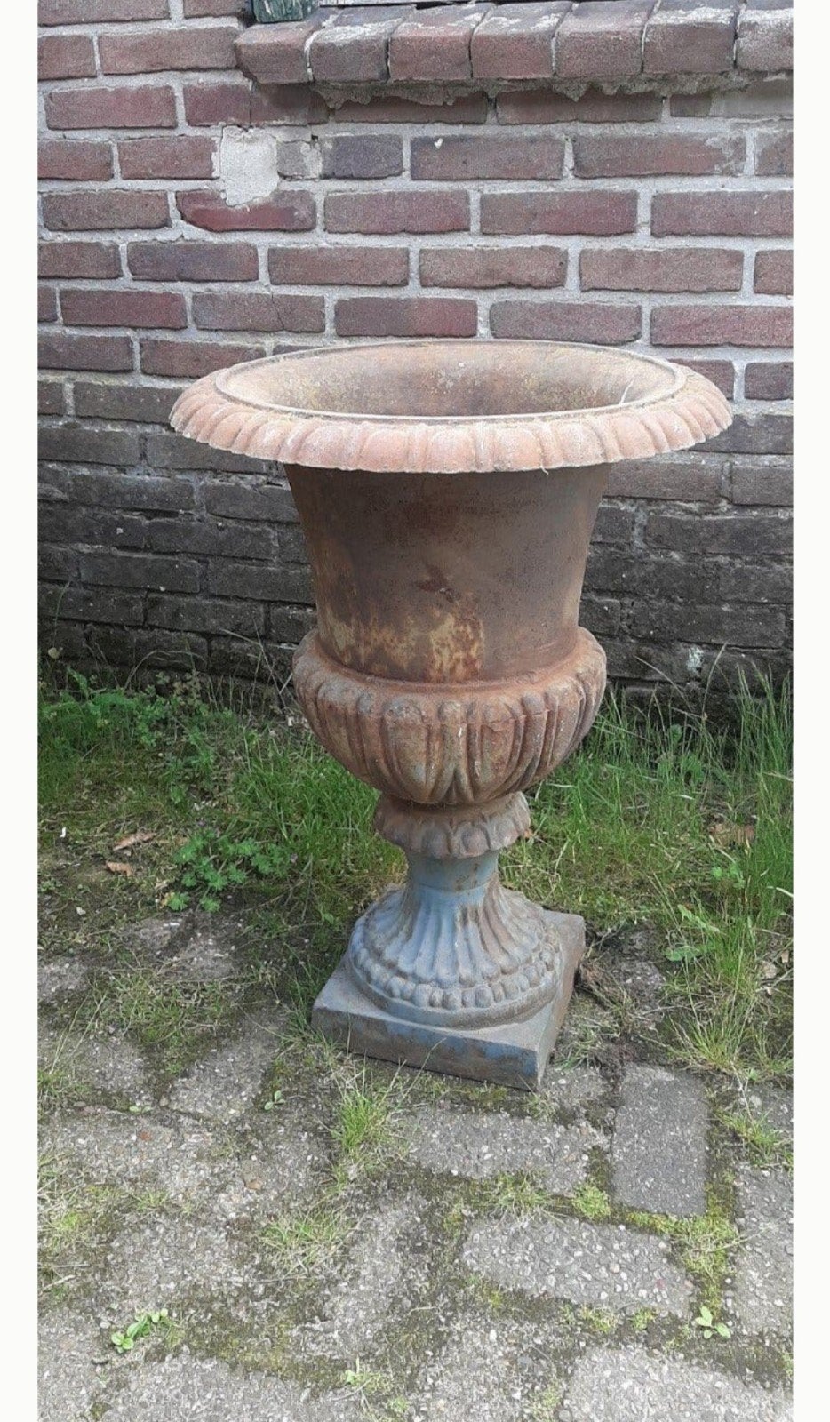 Gietijzeren vaas groot, Tuin en Terras, Ophalen, Gebruikt, Rond, Minder dan 25 cm