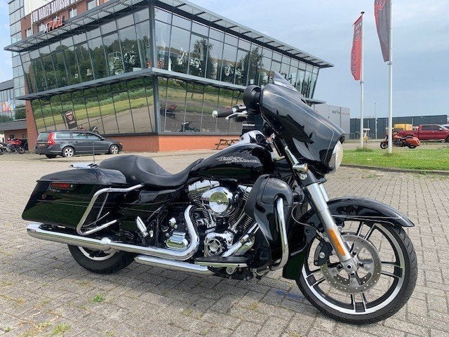 Harley-Davidson FLHXS STREETGLIDE FLHX M8 (bj 2014), Motoren, Dopplerlaan 26
9207 HC  Drachten, NL, H-D Benelux B.V., Bedrijf