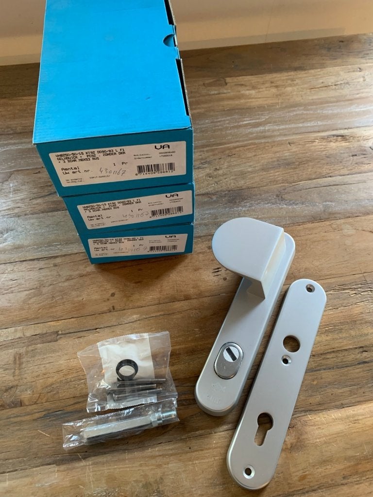 AMI veiligheidsbeslag PC92 kerntrek ovaal links SKG3 NIEUW, Overige materialen, Info@ami.nl, Nieuw, Ophalen of Verzenden
