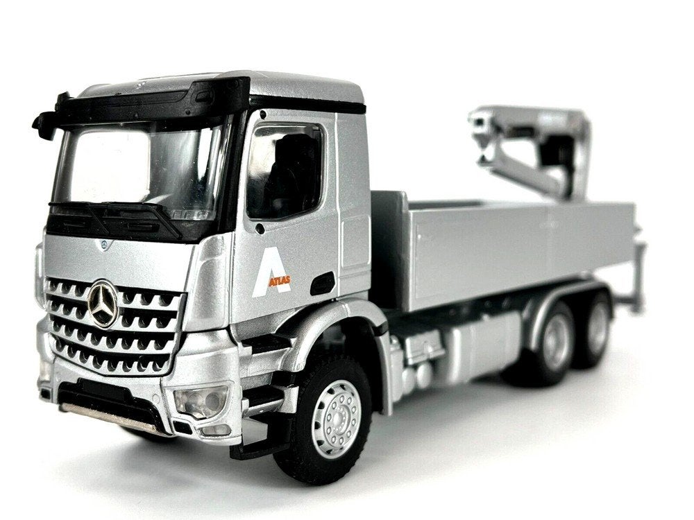 Mercedes Benz Arocs (1:50) "silver" Atlas kran 1:50, Ophalen of Verzenden, Nieuw, Bus of Vrachtwagen, Conrad