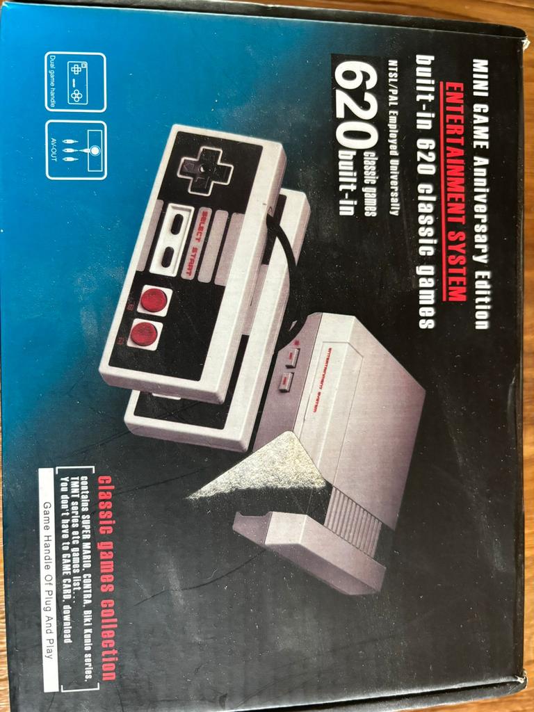 Spelcomputer, Spelcomputers en Games, Ophalen, Zo goed als nieuw, Met 2 controllers