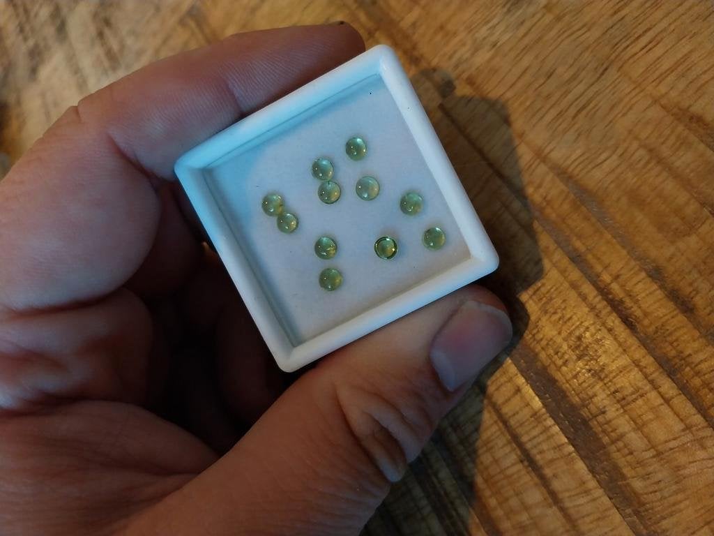 Lot met groene peridoot cabochons, Ophalen of Verzenden