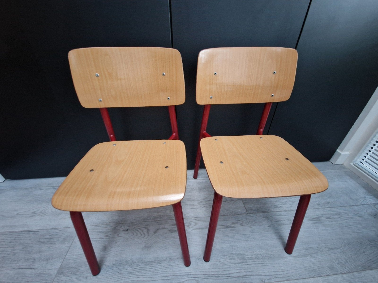 2 Presikhaaf schoolstoeltjes rood/hout, Ophalen, Gebruikt, Twee, Vintage, Schoolstoel