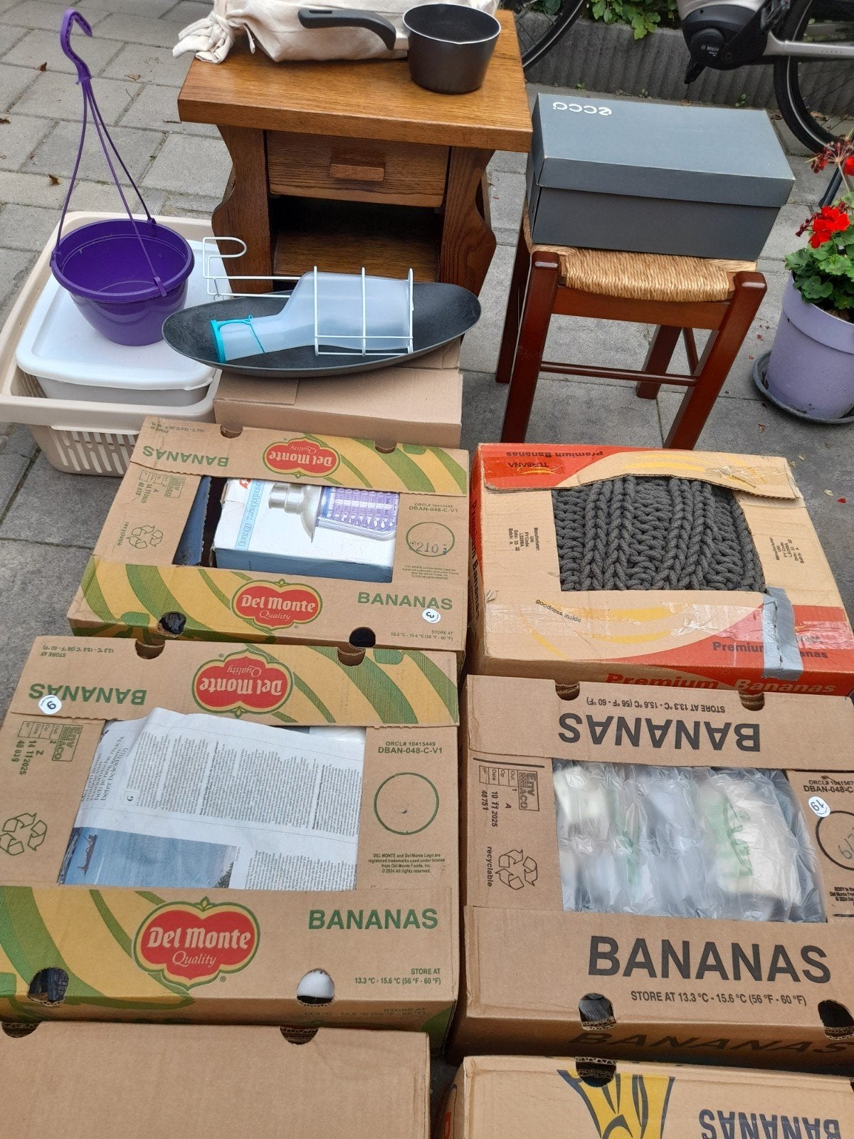 6 dozen en wat losse spullen gratis, Ophalen