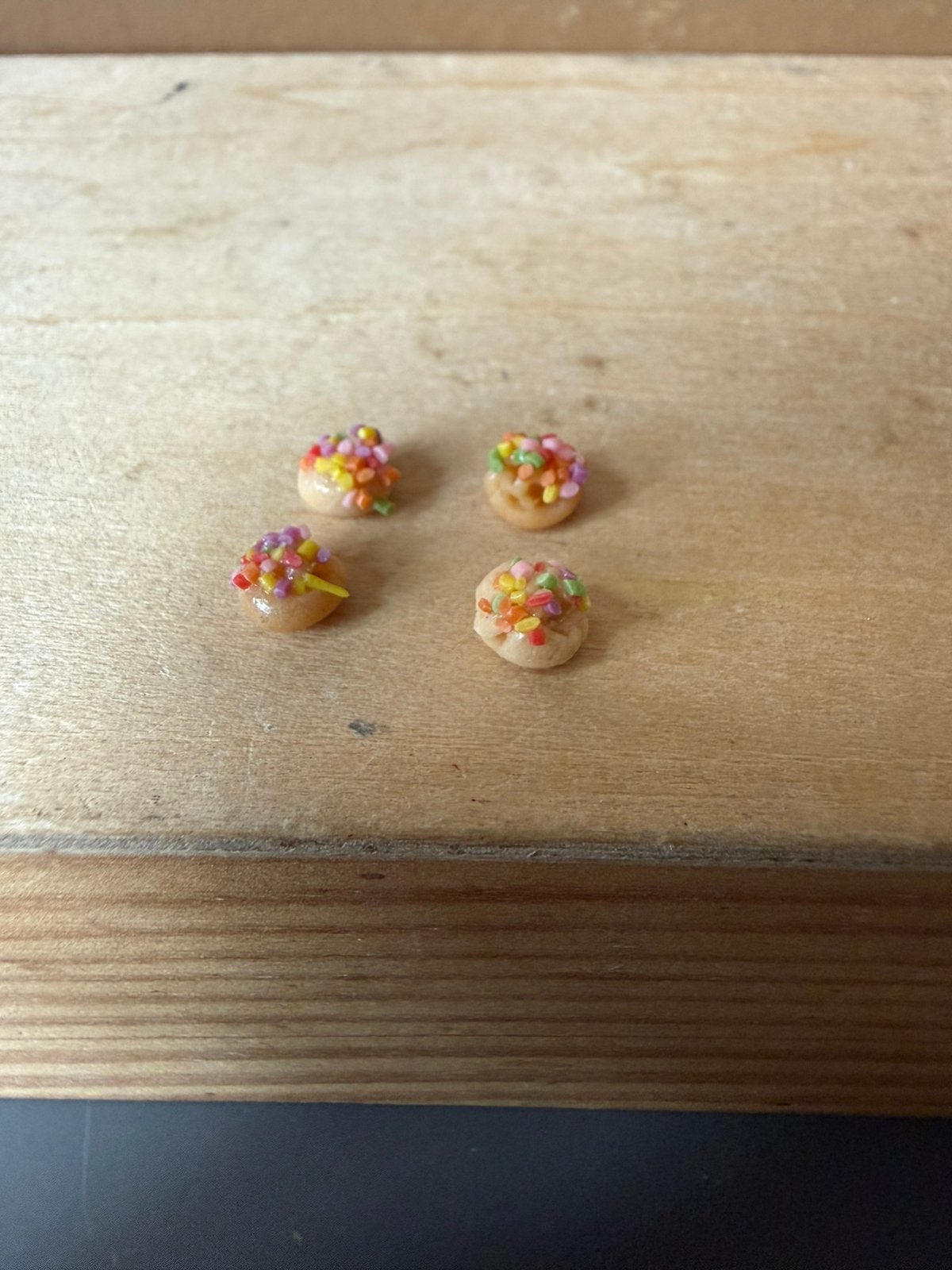 4x koekje - handwerk - ca 7mm, Ophalen of Verzenden, Zo goed als nieuw, Poppenhuis