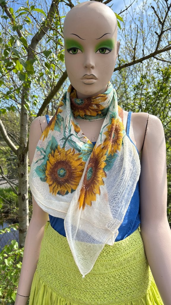 (28) Sjaal vintage zonnebloem - 100% cotton - 110 bij 100 cm, Kleding | Dames, Mutsen, Sjaals en Handschoenen, Ophalen of Verzenden