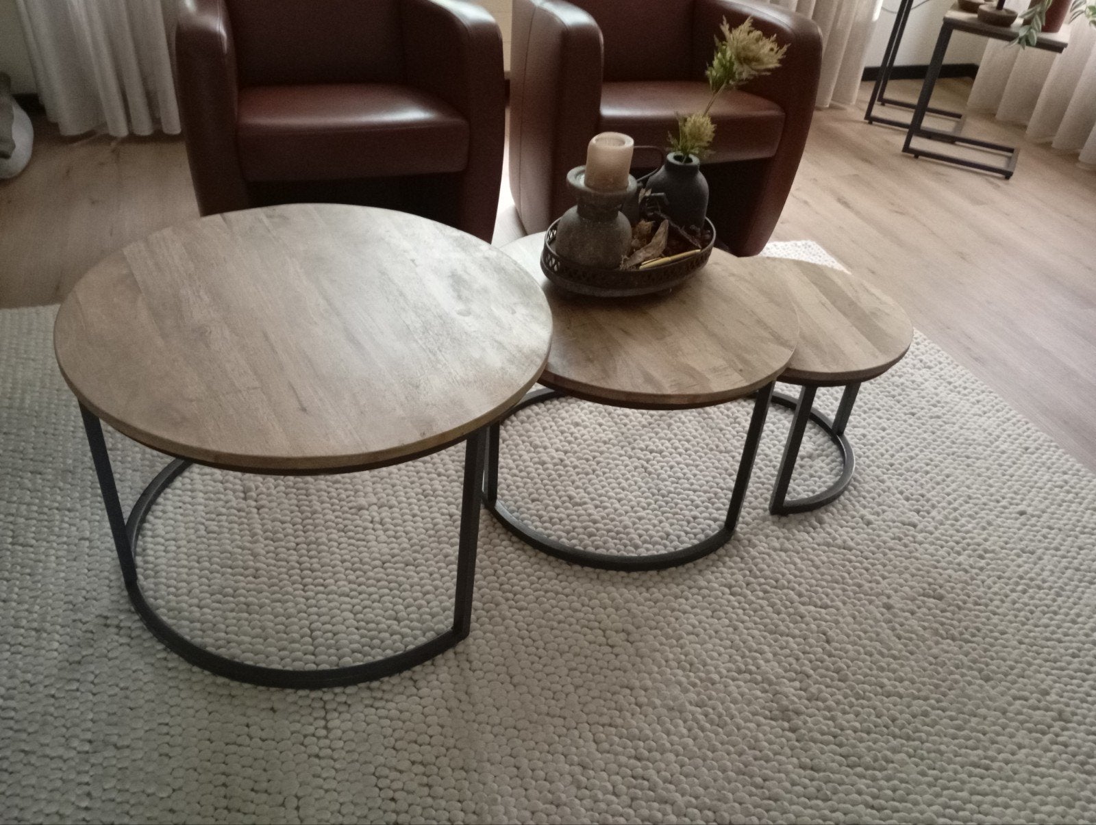 drie mango tafeltjes zgan, Ophalen, 50 tot 100 cm, Rond, 50 tot 100 cm