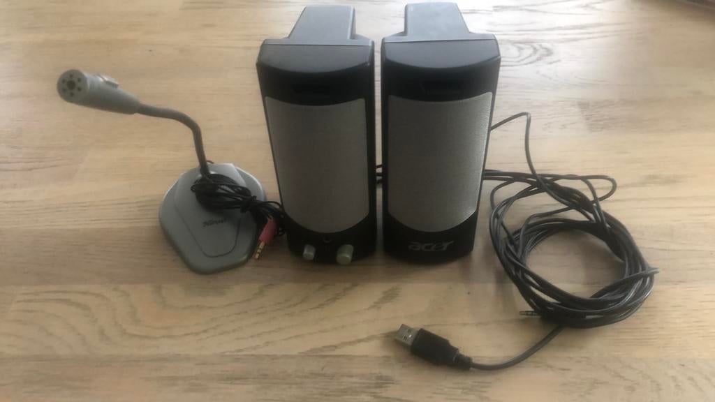 PC luidsprekers voeding. Voeding via USB. Trust Microfoon, Ophalen of Verzenden, Gebruikt
