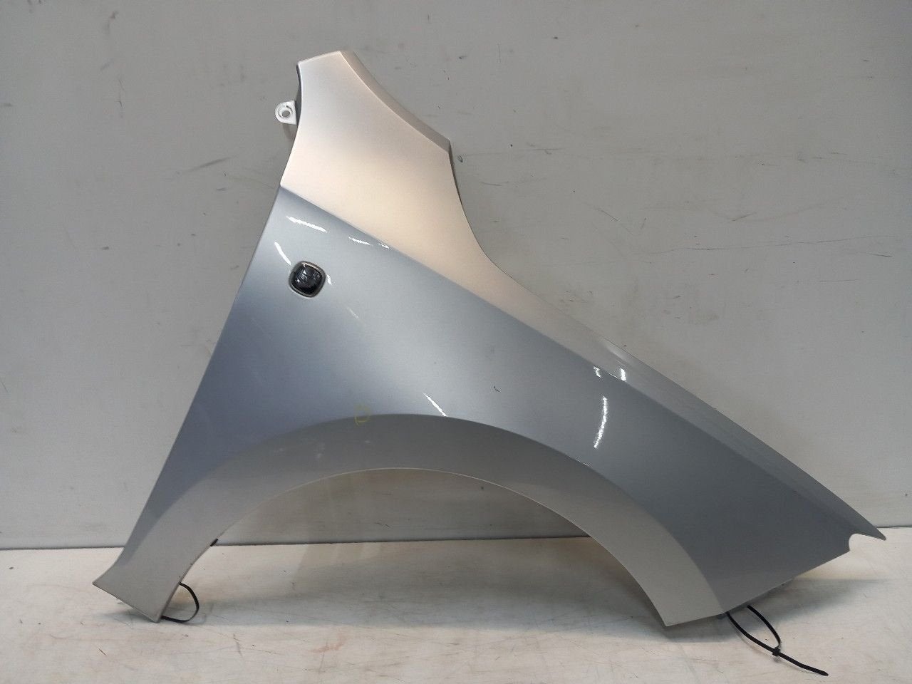 Spatbord rechts voor Skoda Rapid, Onderdelen@venauto.nl, Van der Ven Autorecycling B.V., Gebruikt, Ettenseweg 76, 4706 PB Roosendaal, The Netherlands