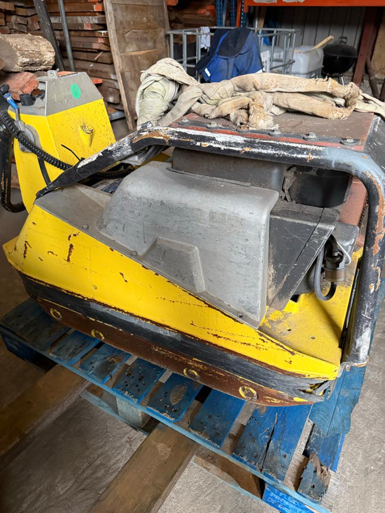 Wacker DPU 7060 RC trilplaat met afstandsbediening, Ophalen