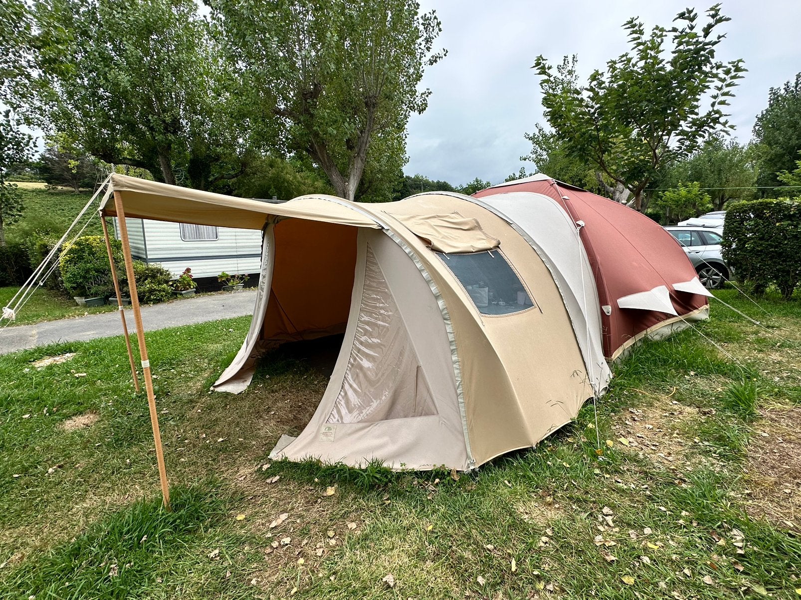Bordeaux kleurige Karsten tent 350x350, Ophalen, Gebruikt, Tot en met 5