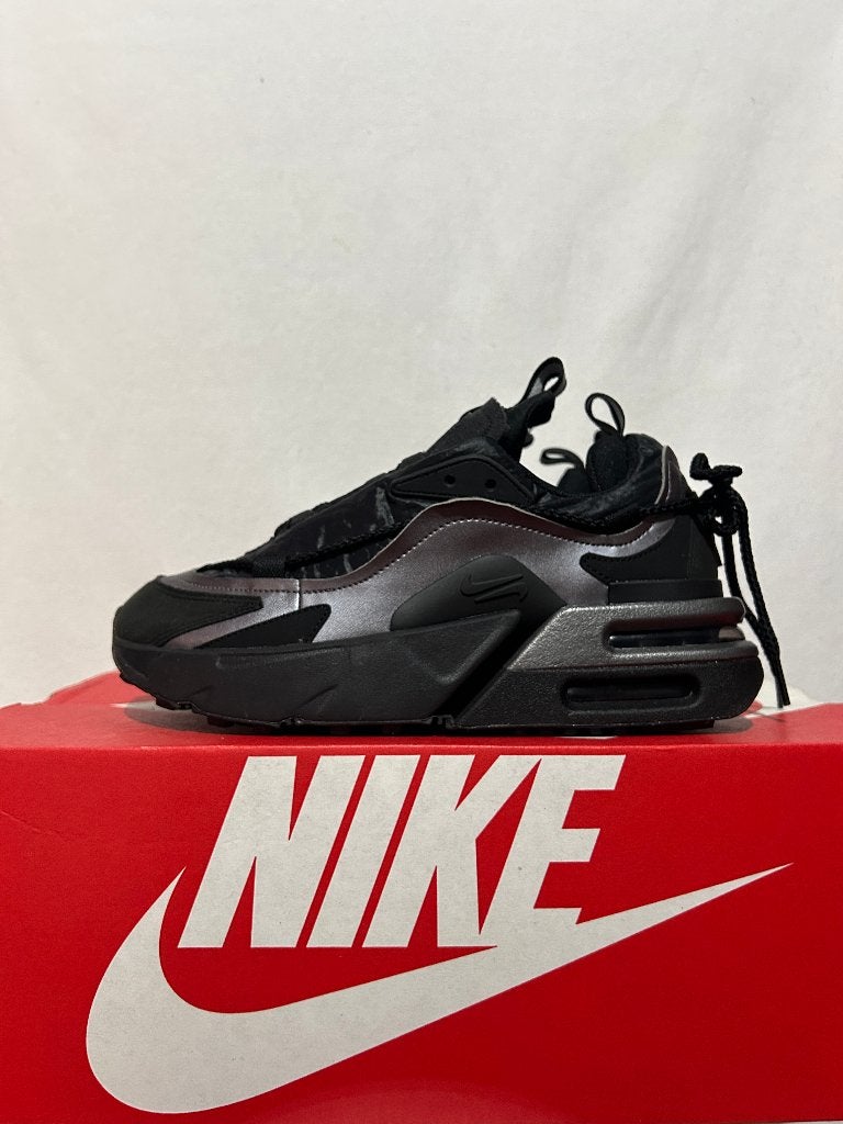 NIEUW! Maat 40 - Nike Air Max Furyosa Metallic Dark Grey, Kleding | Dames, Verzenden, Nike, Nieuw, Sneakers of Gympen