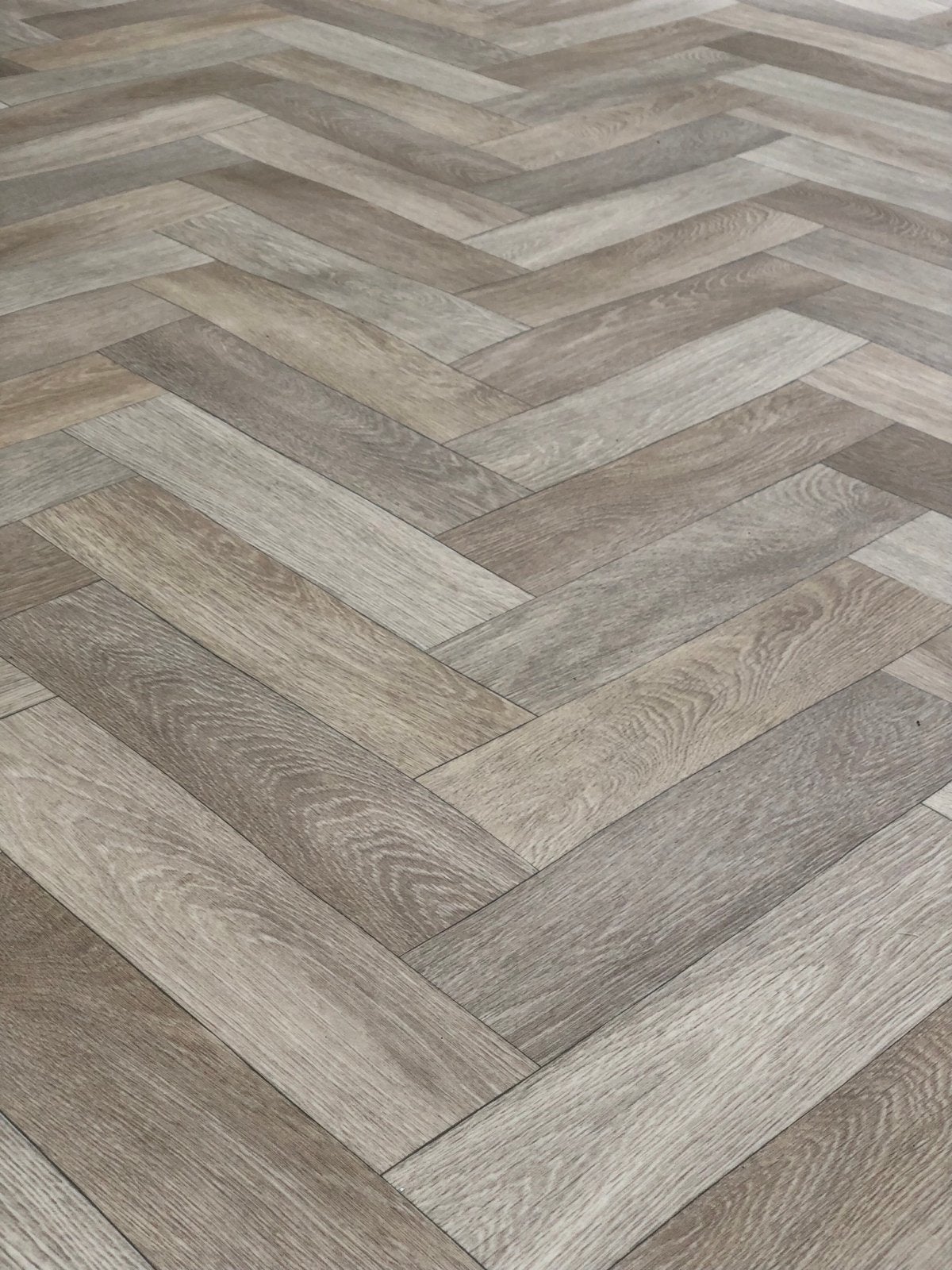 Tarkett vinyl vloer – Visgraat – Reststuk ca. 5,64 m², Ophalen, Nieuw, Visgraat, jaren 30, vinyl, Bruin