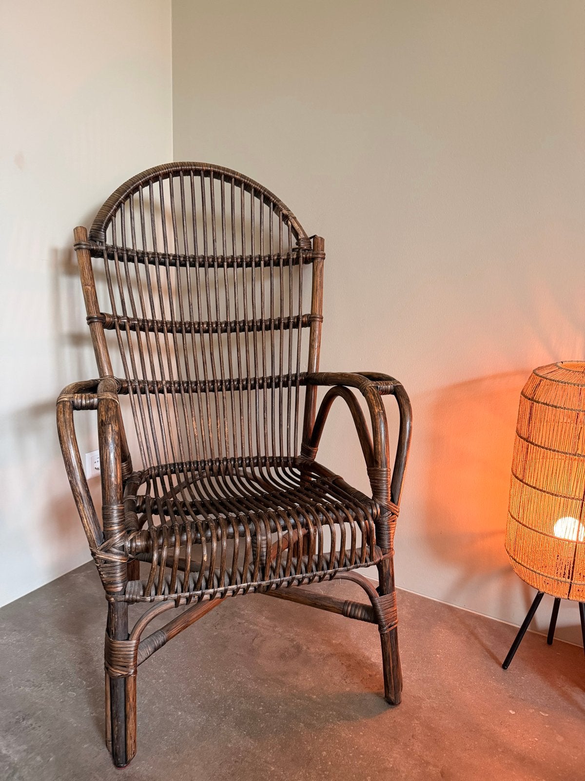 Stevige Rotan Fauteuil | Boho/Vintage Stoel | Donkerbruin, Huis en Inrichting, Fauteuils, Gebruikt, Riet of Rotan, 50 tot 75 cm