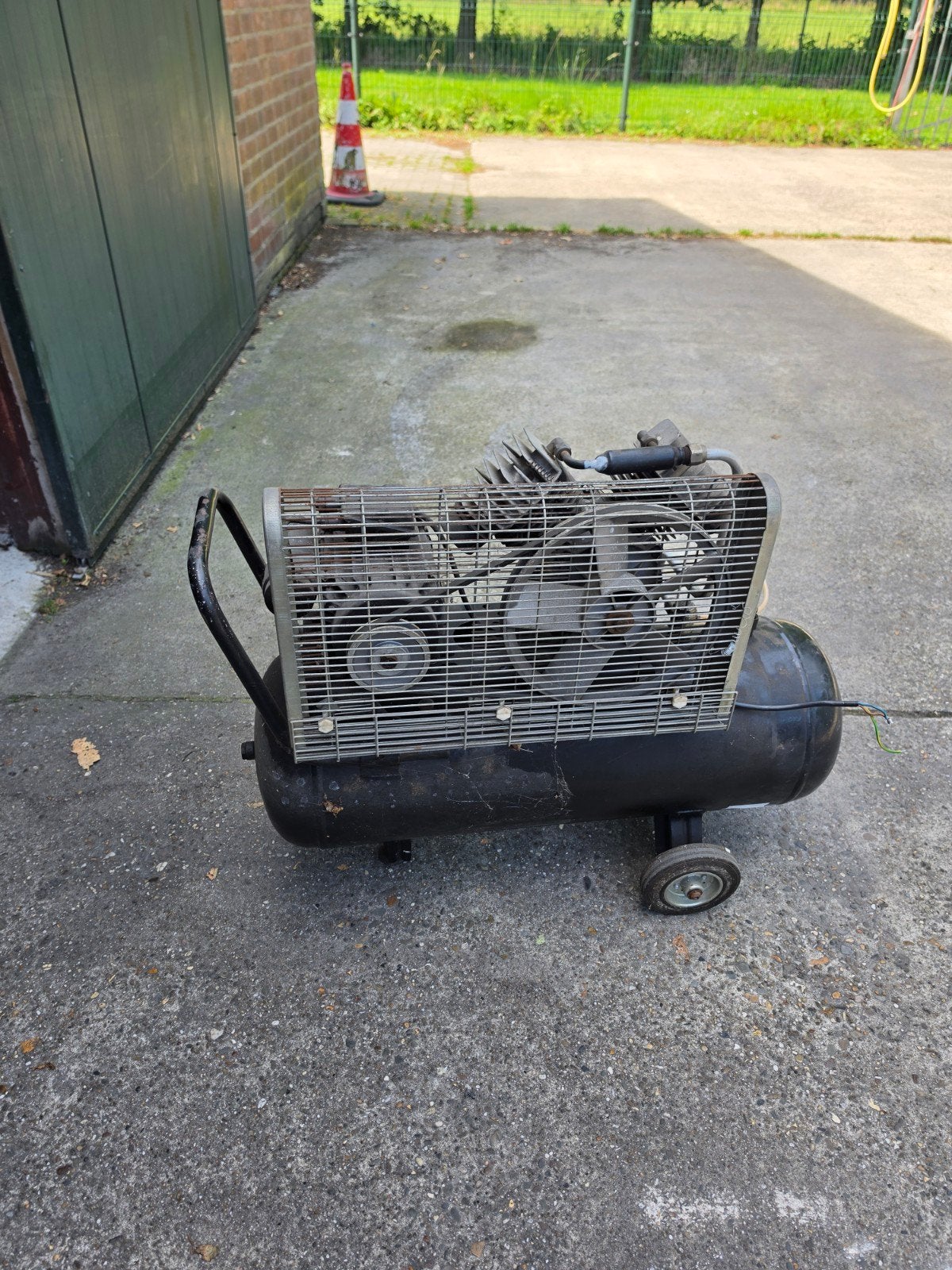 Gebruikte compressor, Ophalen, Gebruikt, 6 tot 10 bar, Geluidgedempt