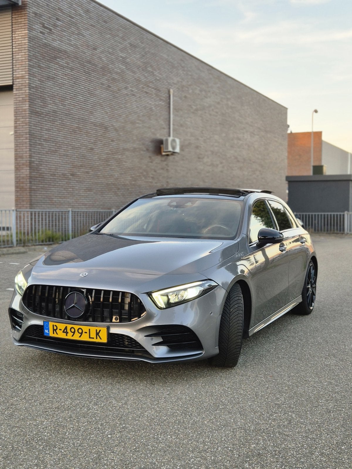 Mercedes-Benz A-Klasse A 200 163pk 7G-DCT 2018 Grijs, 4 cilinders, Alcantara, 163 pk, 75 €/maand