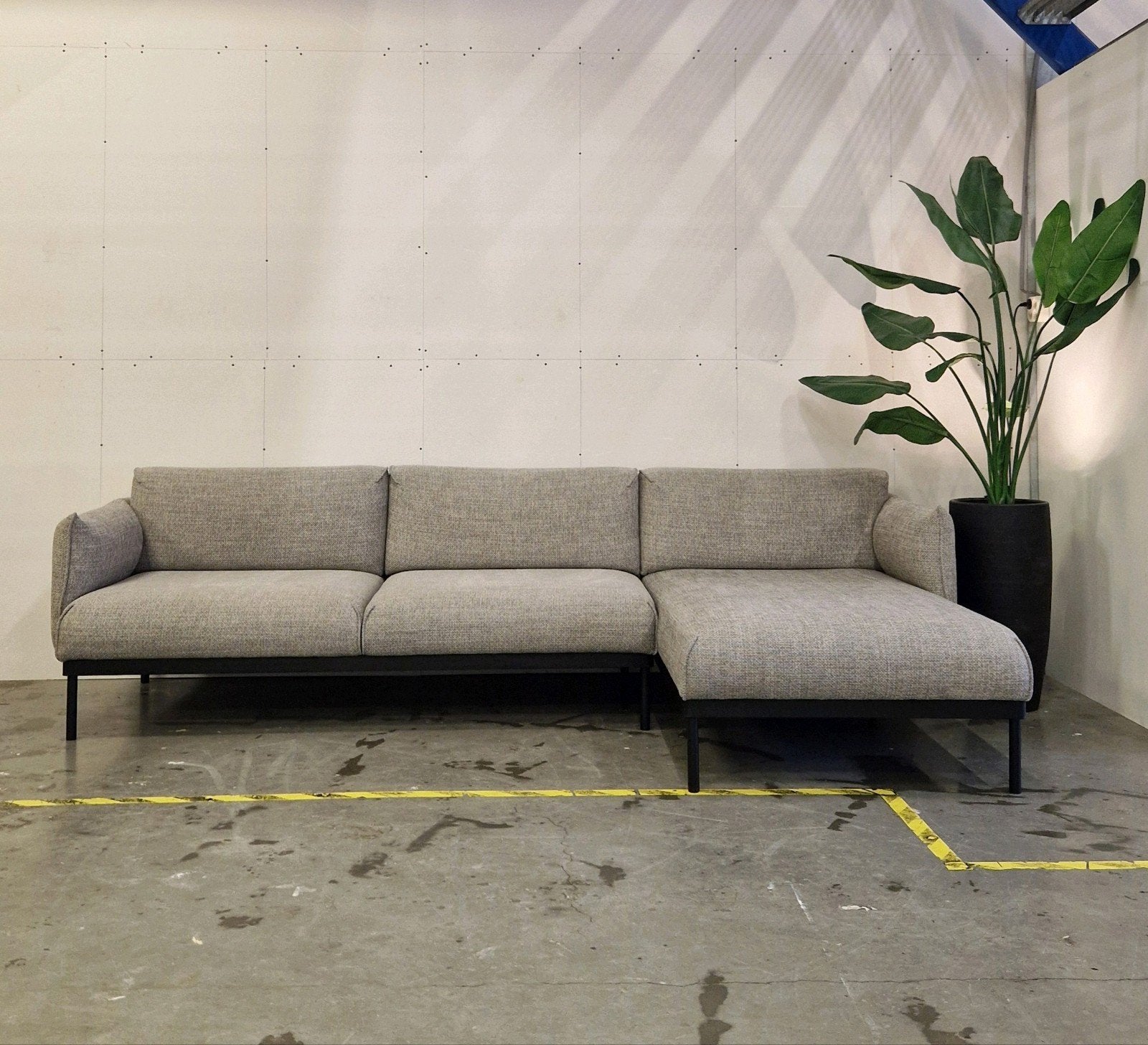 Scandinavische Hoekbank Greige Zo Goed Als Nieuw 295x165cm
