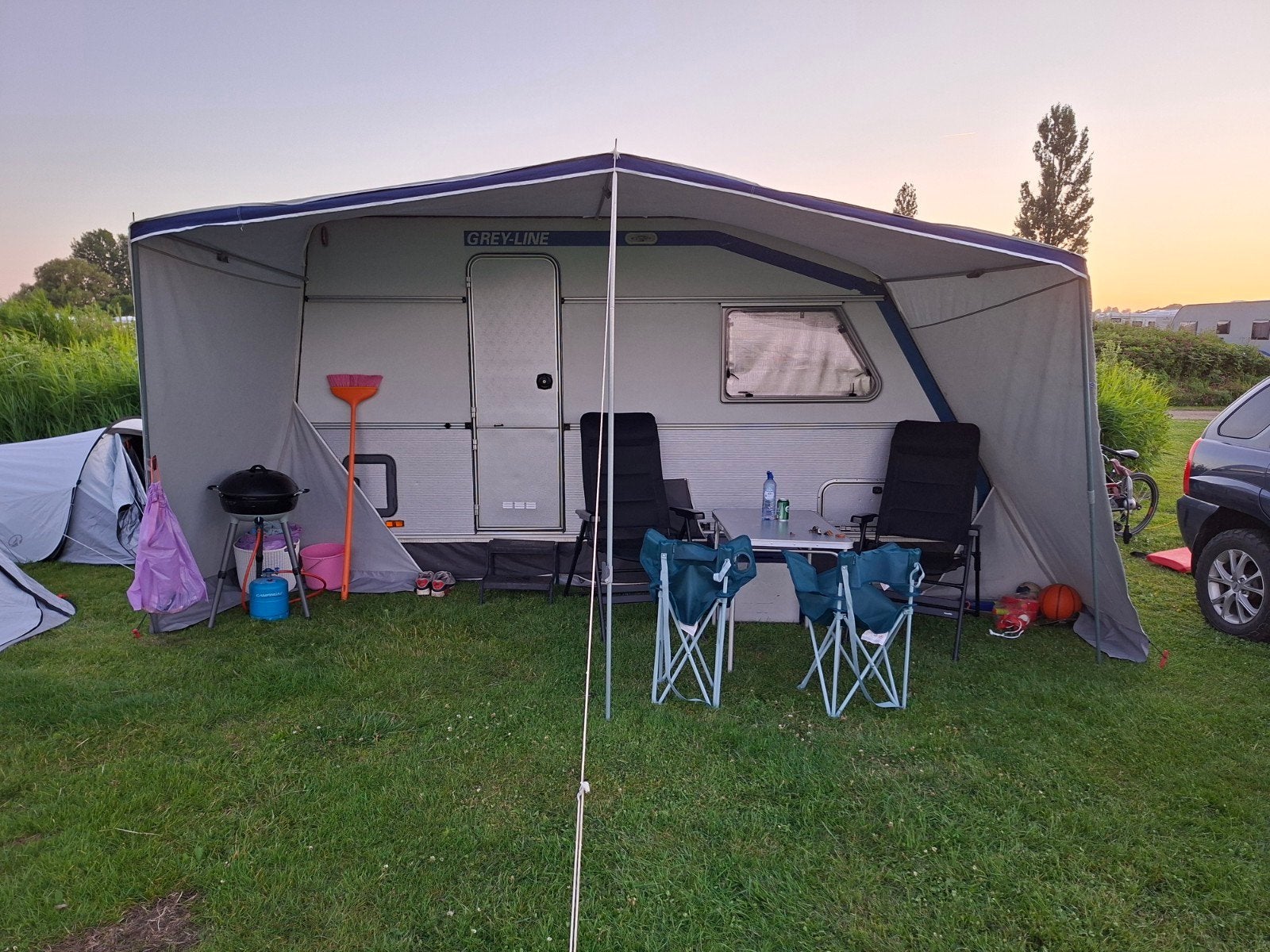 Kip Grey-Line KG41, Solarpower, Voortent en Kip zonneluivel, Ophalen, Gebruikt