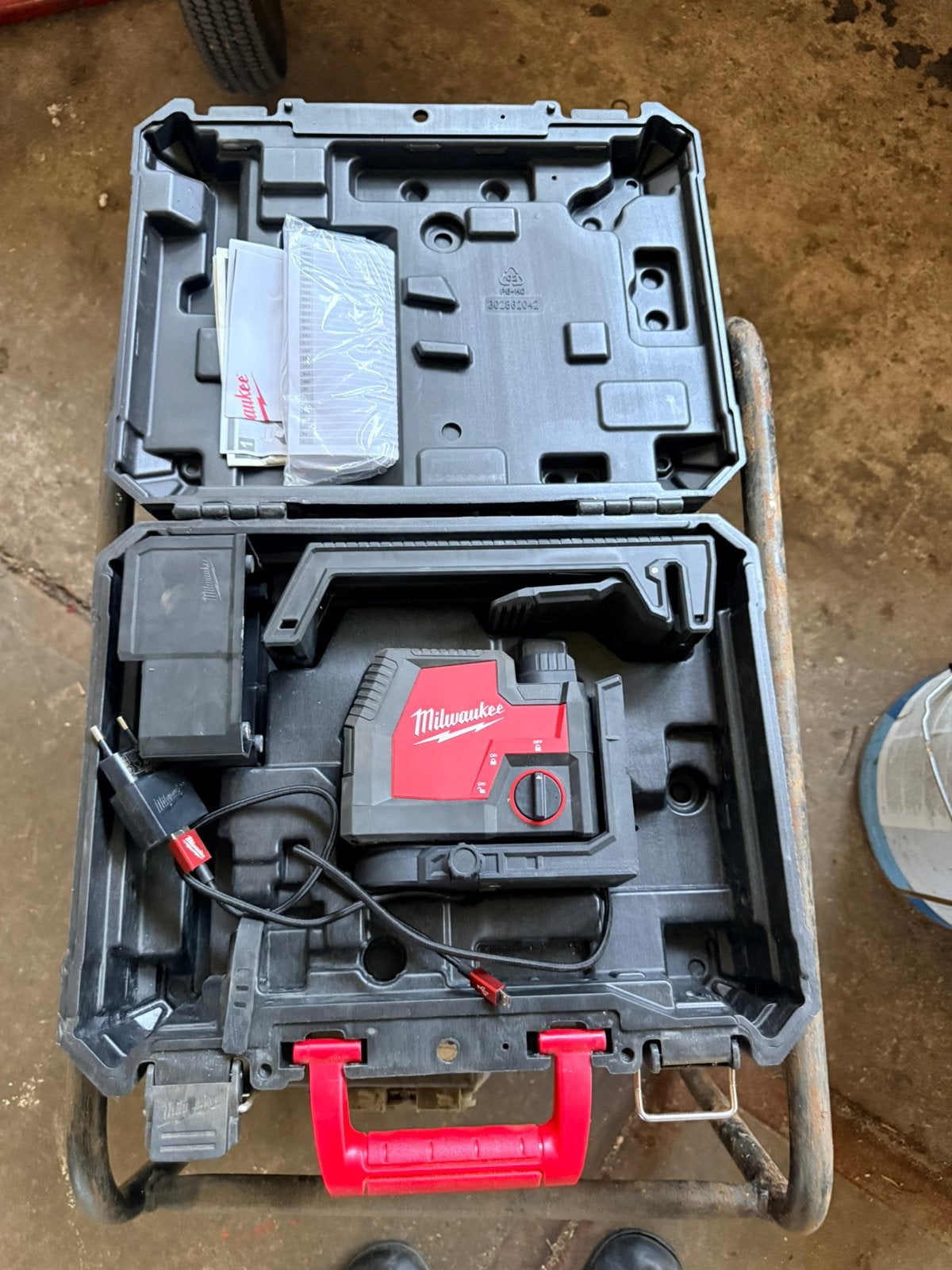 Te koop Milwaukee kruislijn laser, Ophalen, Zo goed als nieuw