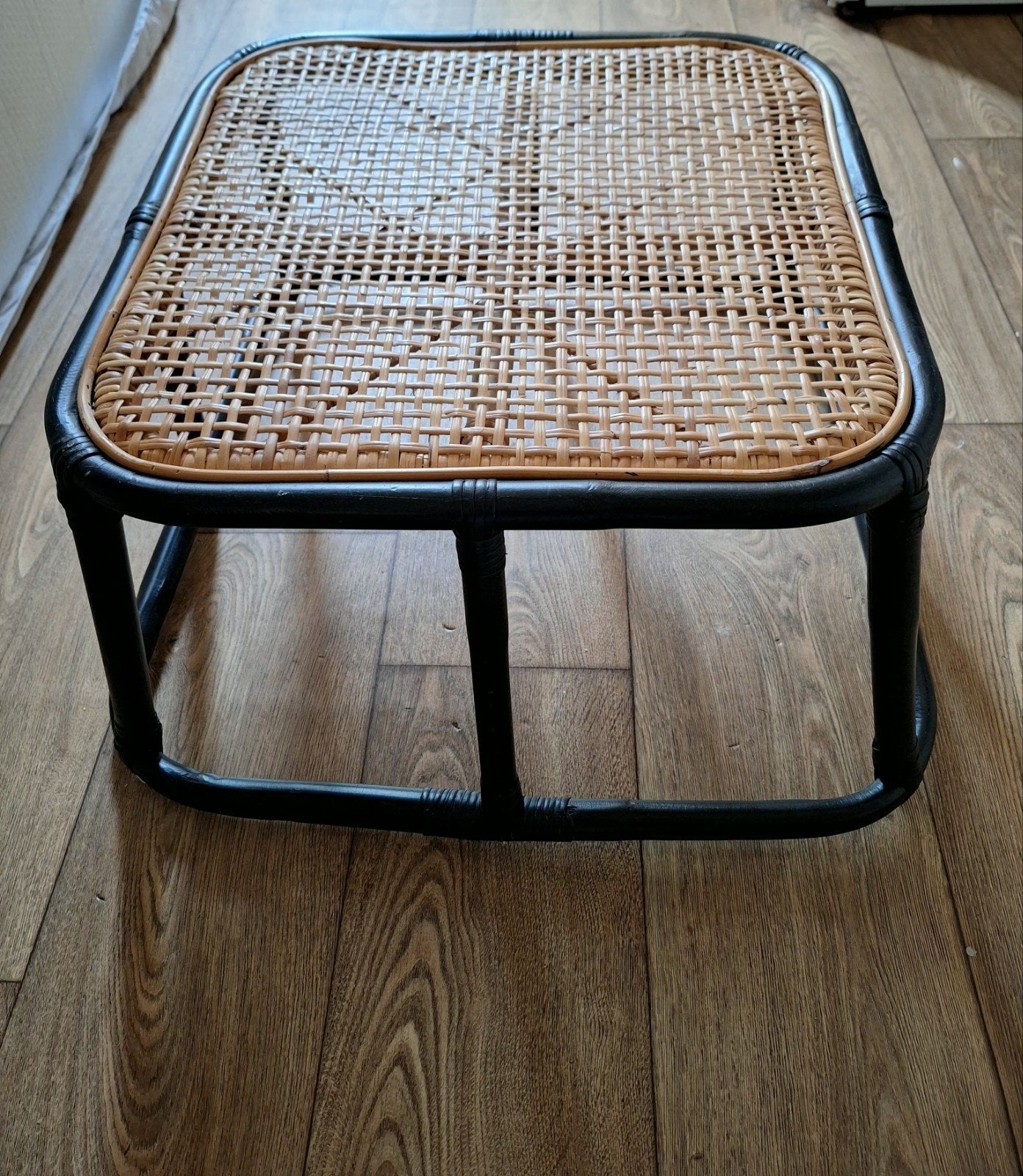 zwarte, bruine Ikea NIPPRIG voetenbank/van bamboe rotan, 45 tot 60 cm, Overige materialen, Minder dan 55 cm, Ophalen of Verzenden