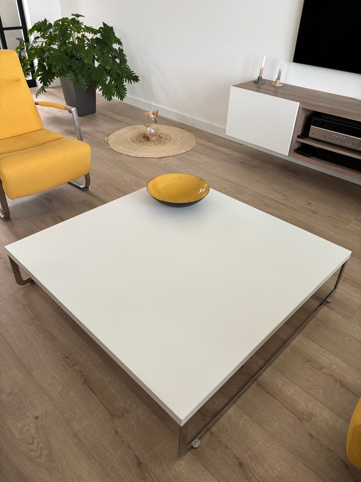 Moderne witte Artifort salontafel met metalen onderstel, Huis en Inrichting, 100 tot 150 cm, Vierkant, Zo goed als nieuw, Metaal