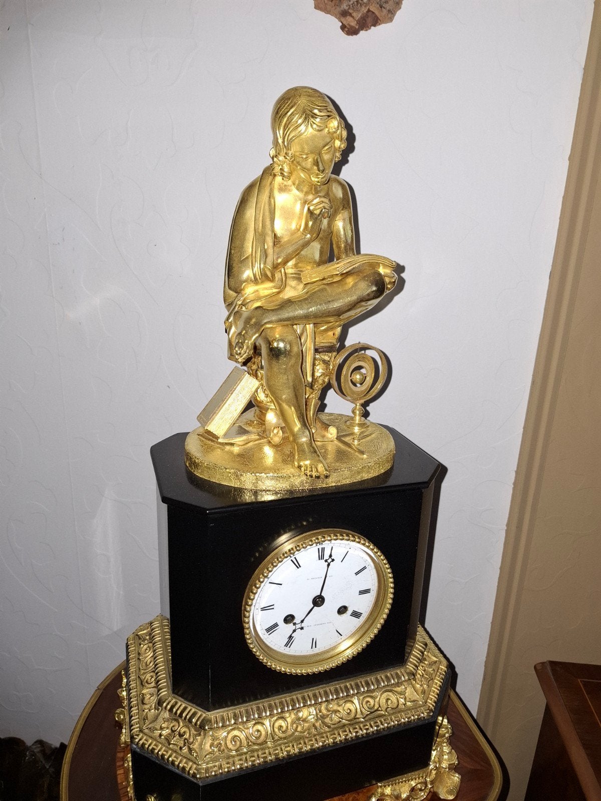 Antieke pendule met verguld bronzen beeld, Antiek en Kunst, Ophalen